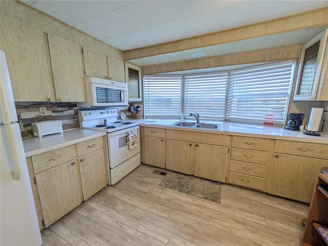 $137,000 | 215 Willow Oak Lane, Sarasota, FL 34237