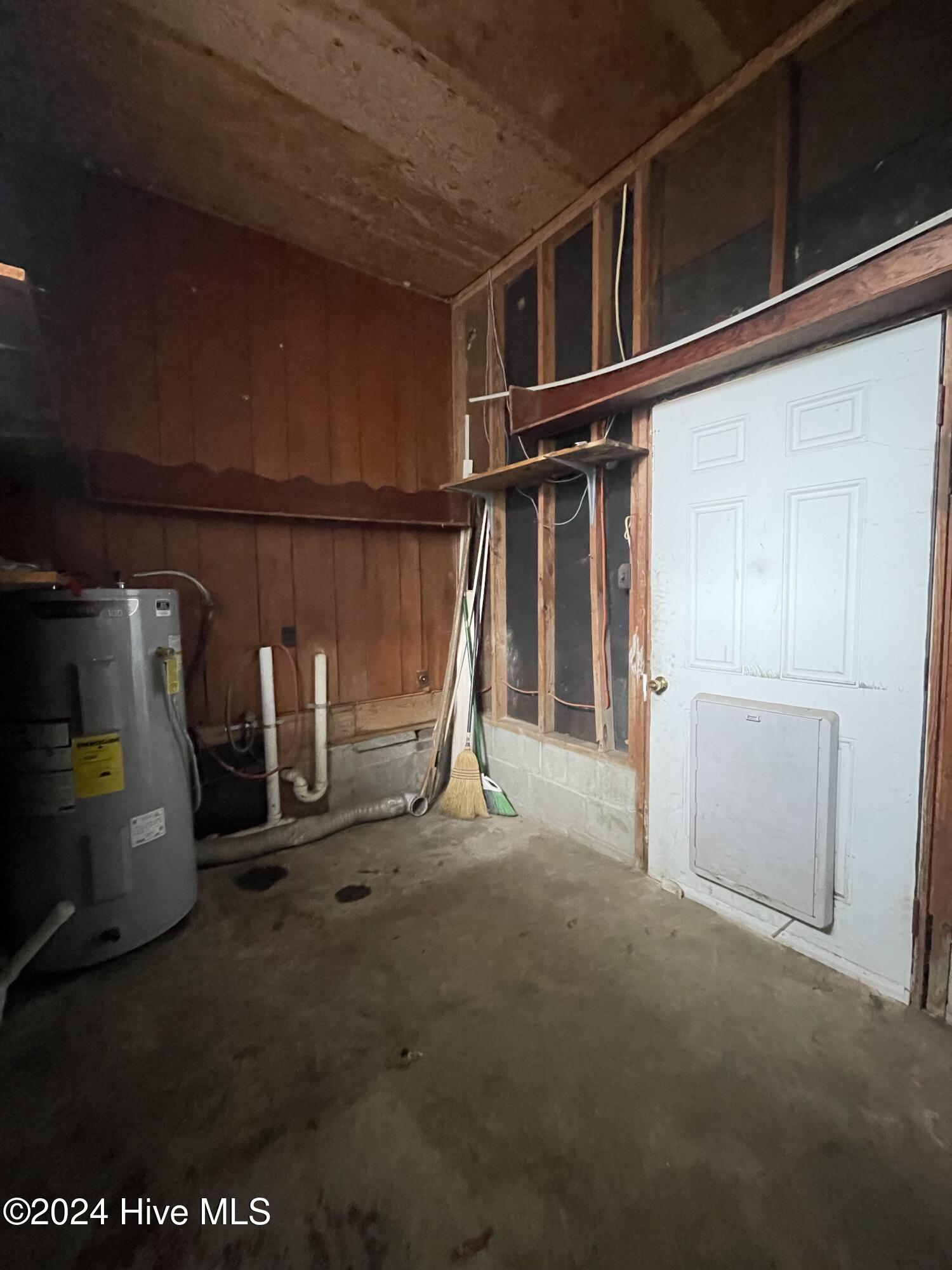 3524 Wynn Road Robersonville, NC 27871 - Photo 33 of 43 Laundry/Utility Room