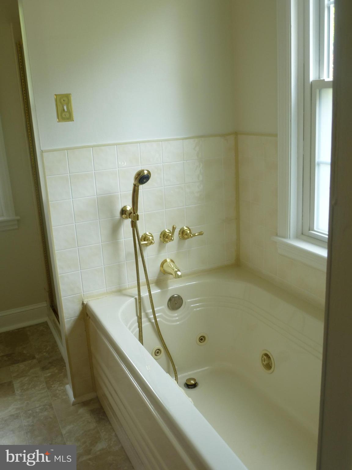 206 Charles Road Linthicum, MD 21090 - Photo 18 of 30 JET TUB