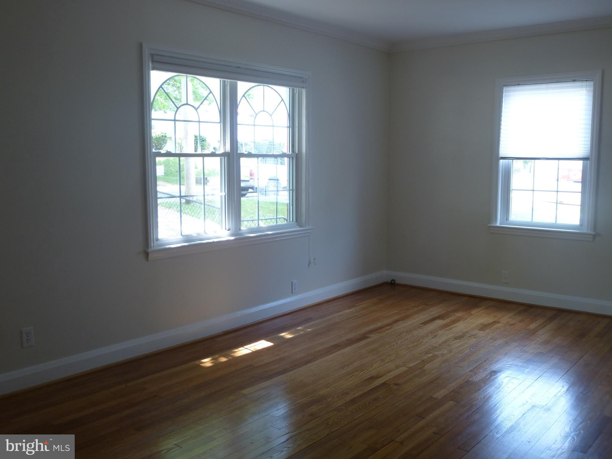 206 Charles Road Linthicum, MD 21090 - Photo 5 of 30 Living Room