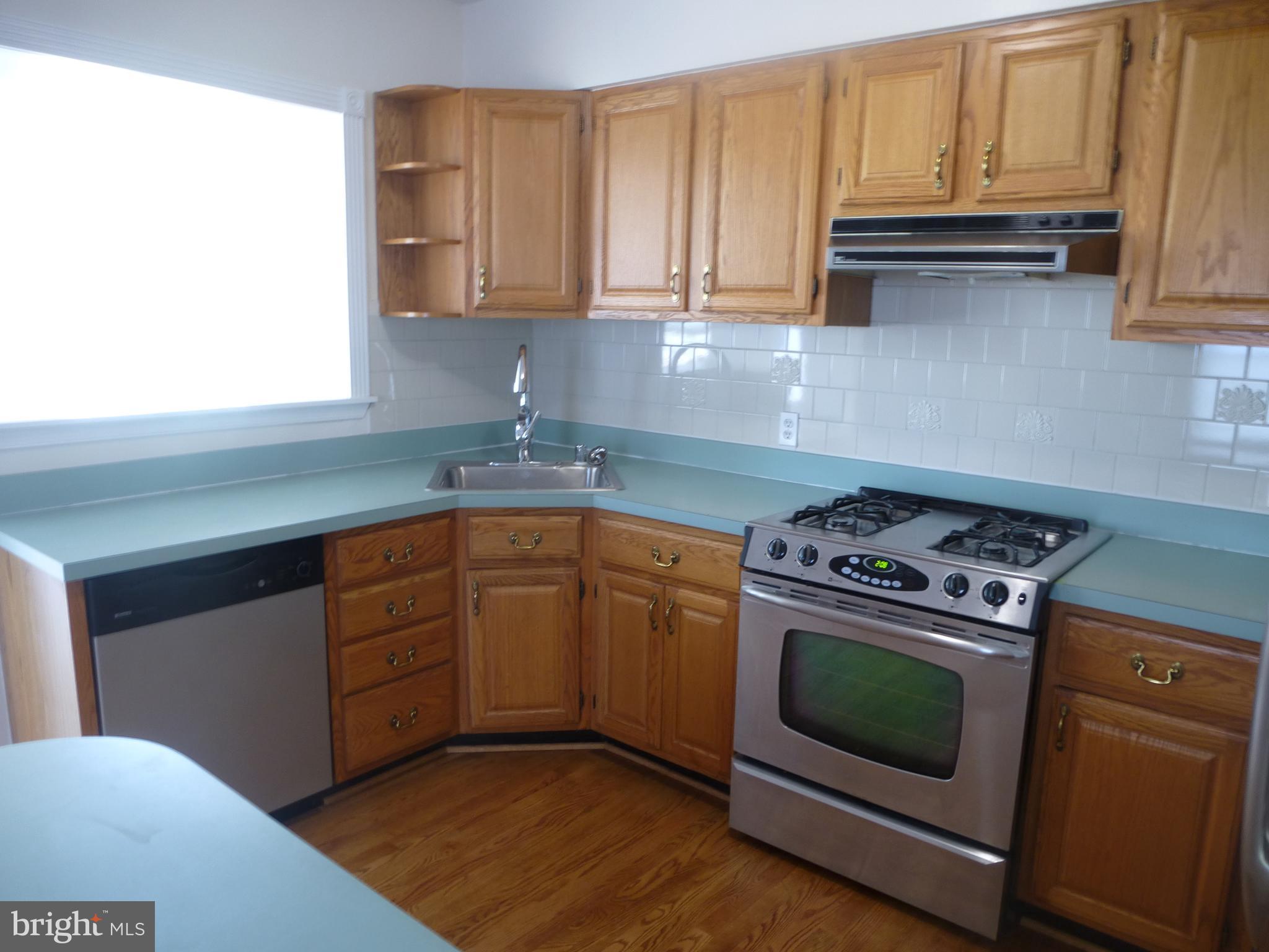 206 Charles Road Linthicum, MD 21090 - Photo 7 of 30 Kitchen