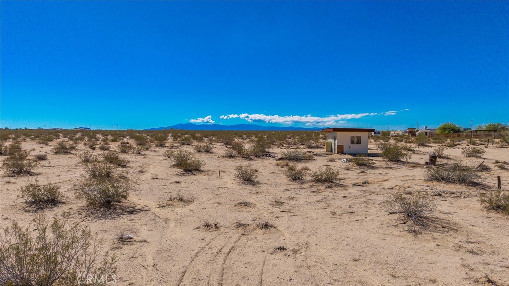 77 Copper Moon Lane Joshua Tree, CA 92252 - Photo 16 of 24 a view of a road with a yard