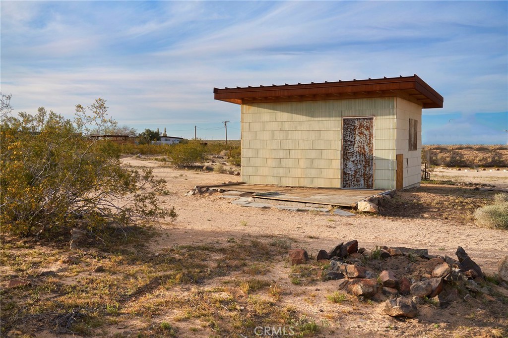 77 Copper Moon Lane Joshua Tree, CA 92252 - Photo 4 of 24 a view of a house with a yard