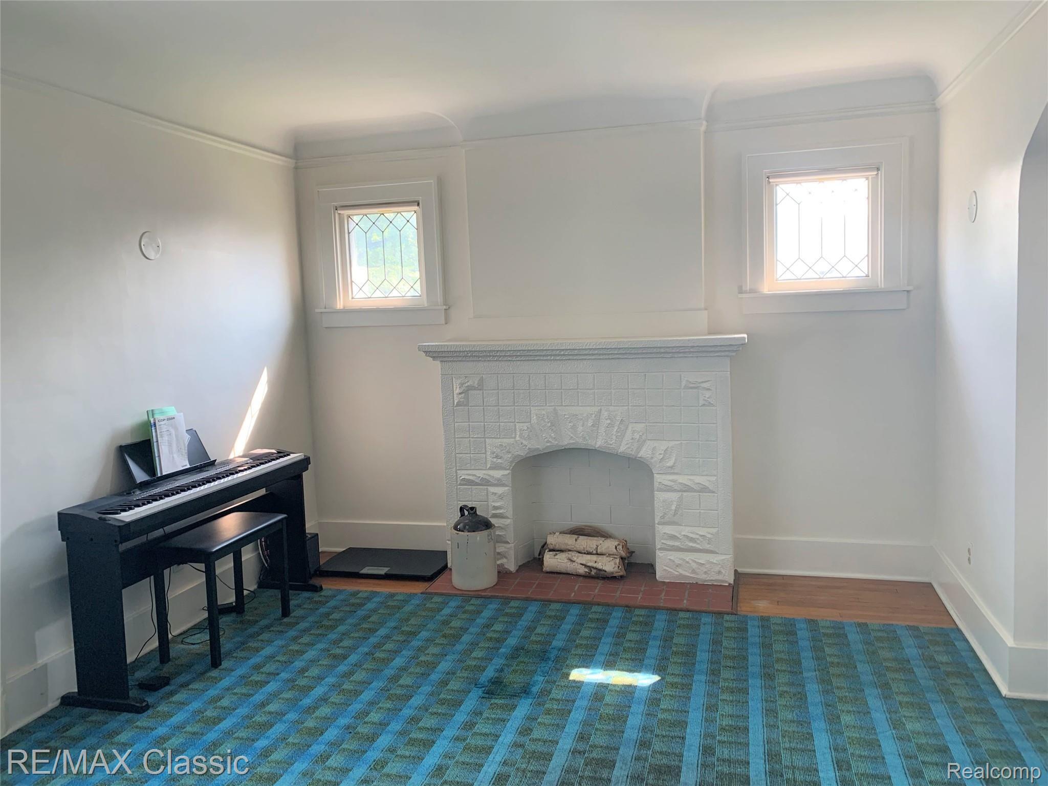 1441 Oxford Road Berkley, MI 48072 - Photo 12 of 28 2nd floor living room