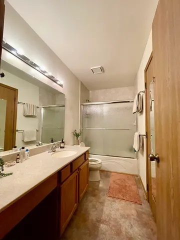 $379,000 | 1304 Yorkshire Lane, Carol Stream, IL 60188