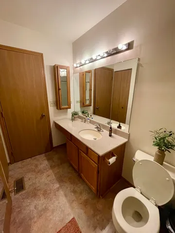 $379,000 | 1304 Yorkshire Lane, Carol Stream, IL 60188