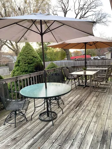 $379,000 | 1304 Yorkshire Lane, Carol Stream, IL 60188