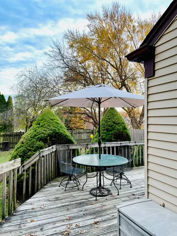 $379,000 | 1304 Yorkshire Lane, Carol Stream, IL 60188