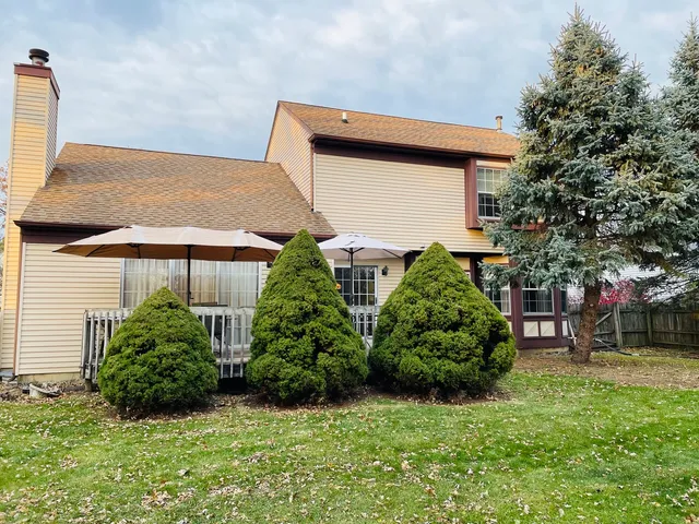$379,000 | 1304 Yorkshire Lane, Carol Stream, IL 60188