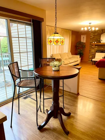 $379,000 | 1304 Yorkshire Lane, Carol Stream, IL 60188