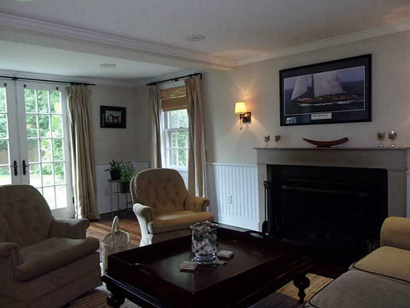 4 Wildflower Road Barrington, RI 02806 - Photo 12 of 25 Living Room.