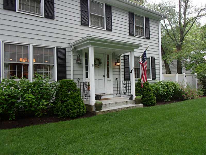 4 Wildflower Road Barrington, RI 02806 - Photo 2 of 25 Exterior Front.