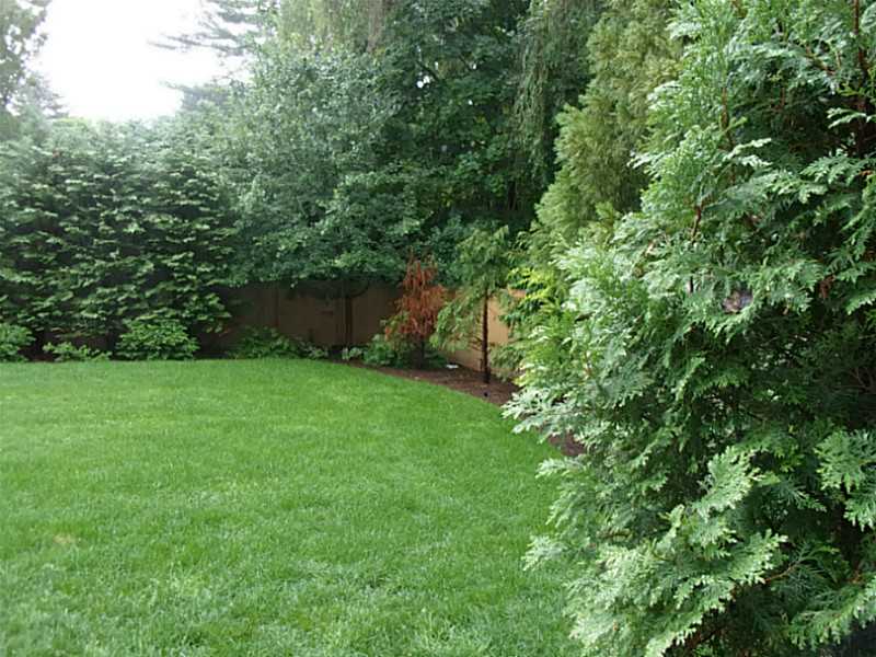 4 Wildflower Road Barrington, RI 02806 - Photo 4 of 25 Yard/Garden.