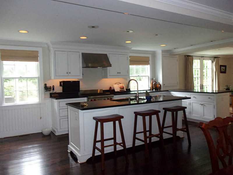 4 Wildflower Road Barrington, RI 02806 - Photo 5 of 25 Kitchen.