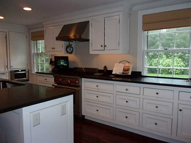 4 Wildflower Road Barrington, RI 02806 - Photo 9 of 25 Kitchen.