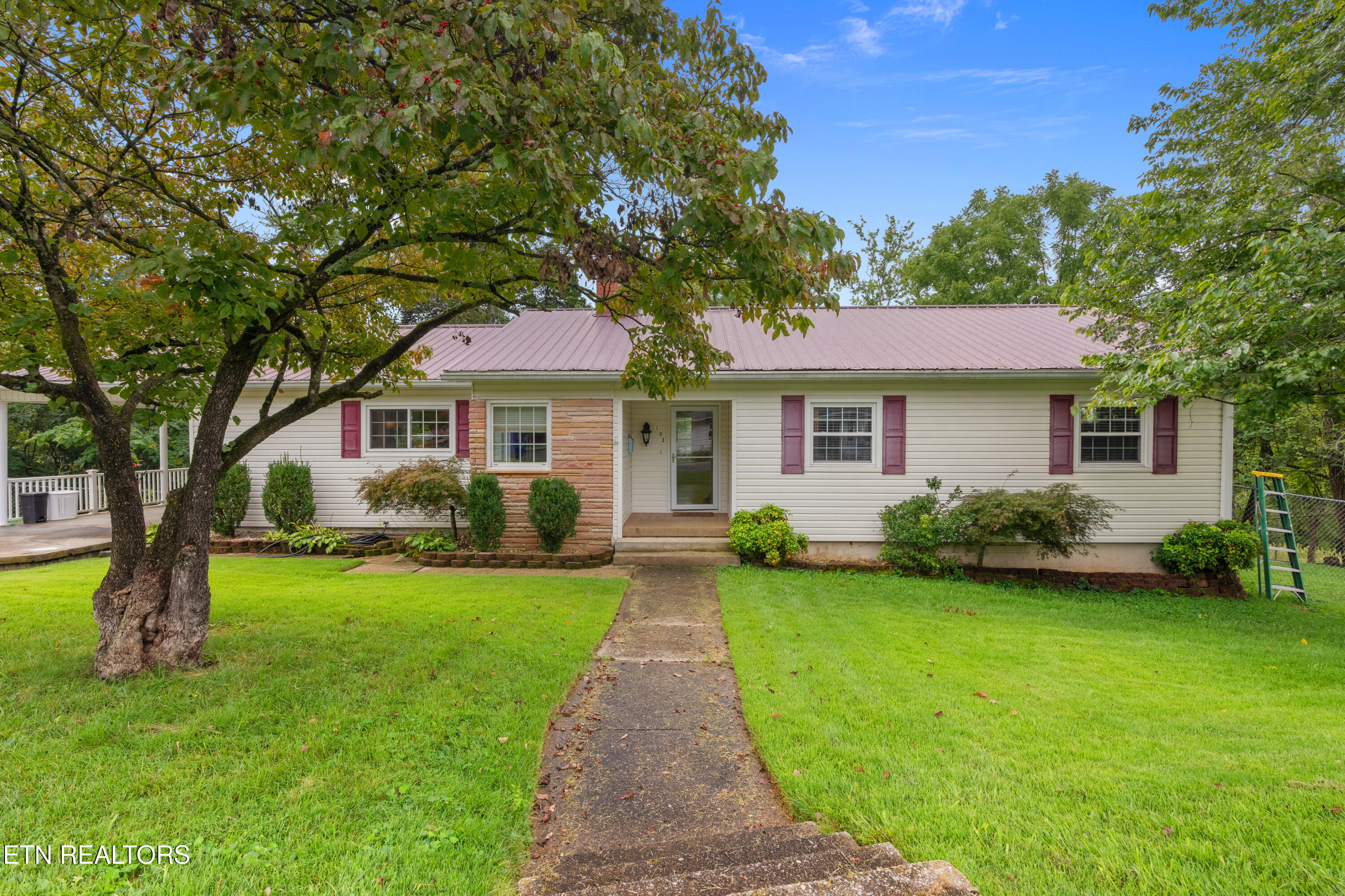 103 East Pasadena Road Oak Ridge, TN 37830 - Photo 1 of 33 103 E Pasadena Rd.