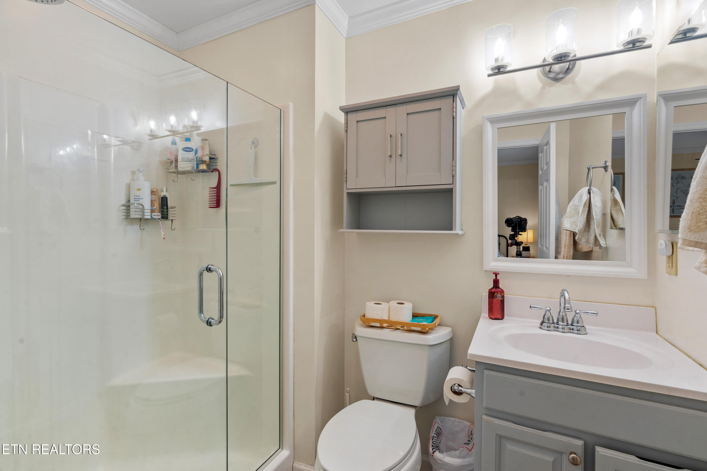 103 East Pasadena Road Oak Ridge, TN 37830 - Photo 21 of 33 Primary bathroom