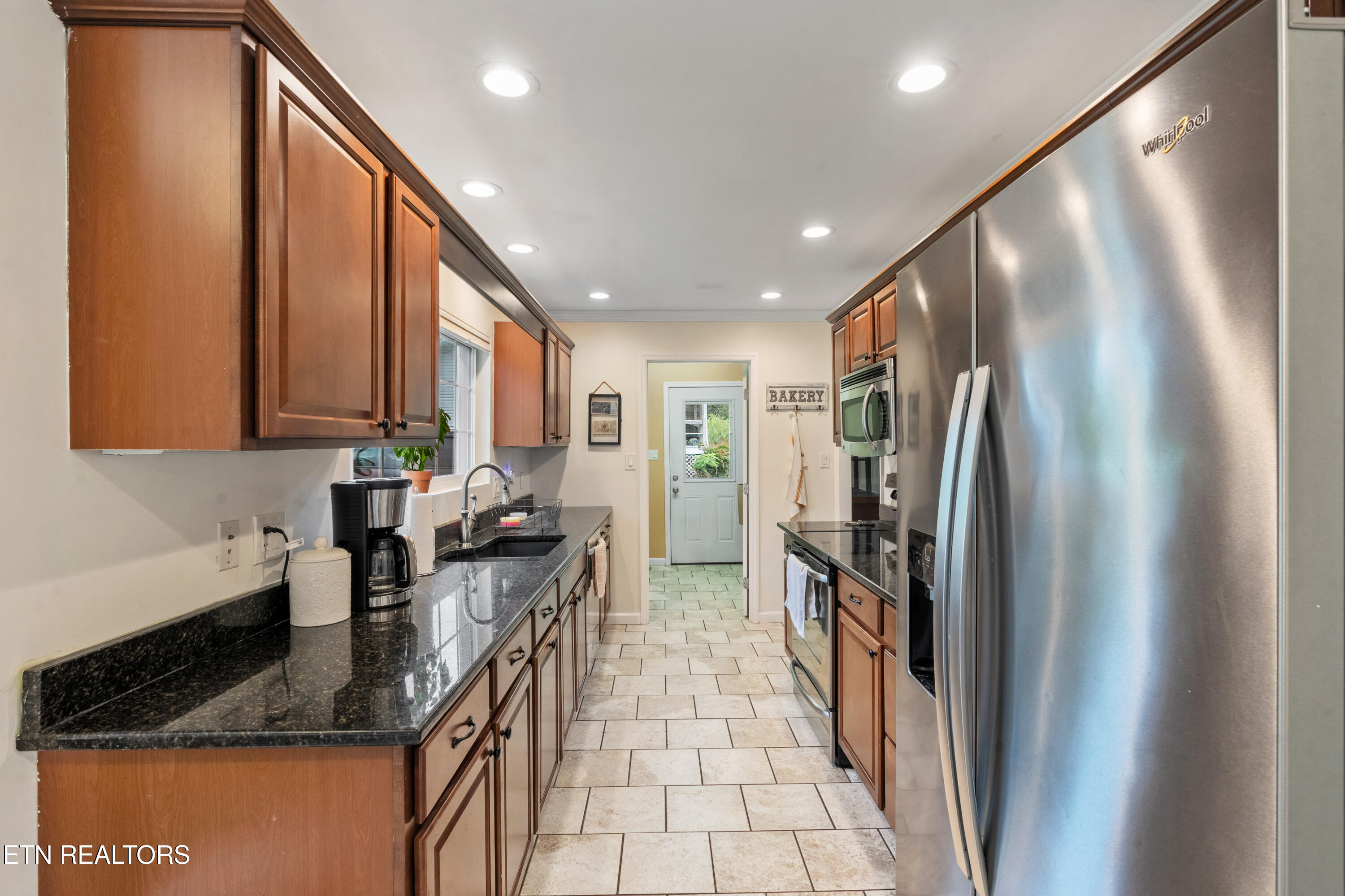 103 East Pasadena Road Oak Ridge, TN 37830 - Photo 5 of 33 Galley kitchen