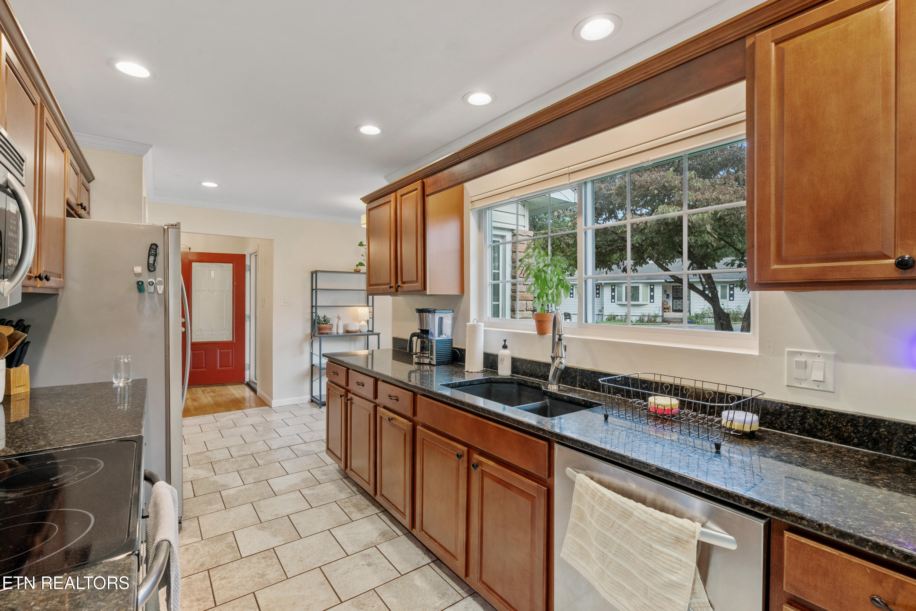 103 East Pasadena Road Oak Ridge, TN 37830 - Photo 6 of 33 Kitchen