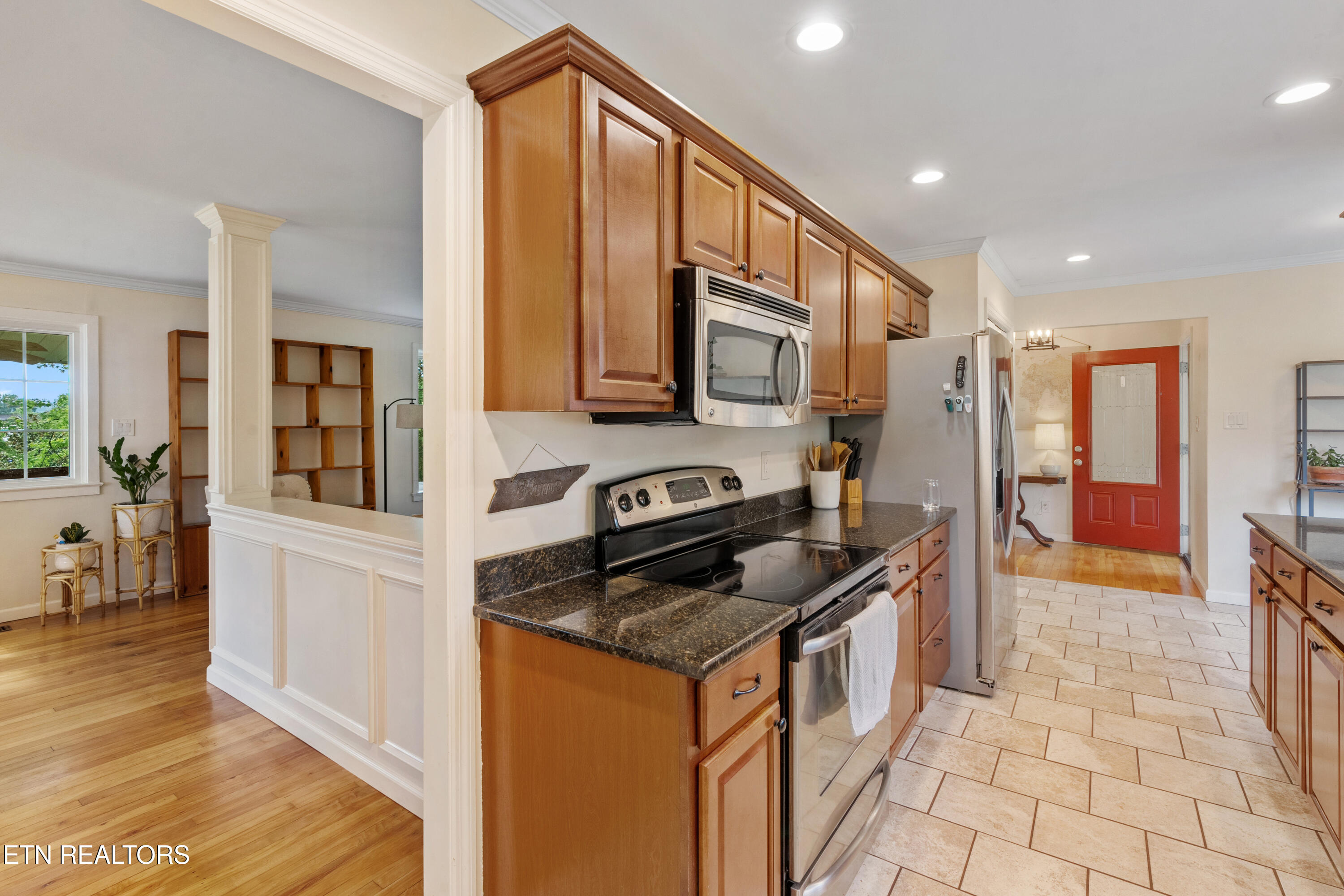 103 East Pasadena Road Oak Ridge, TN 37830 - Photo 7 of 33 Kitchen