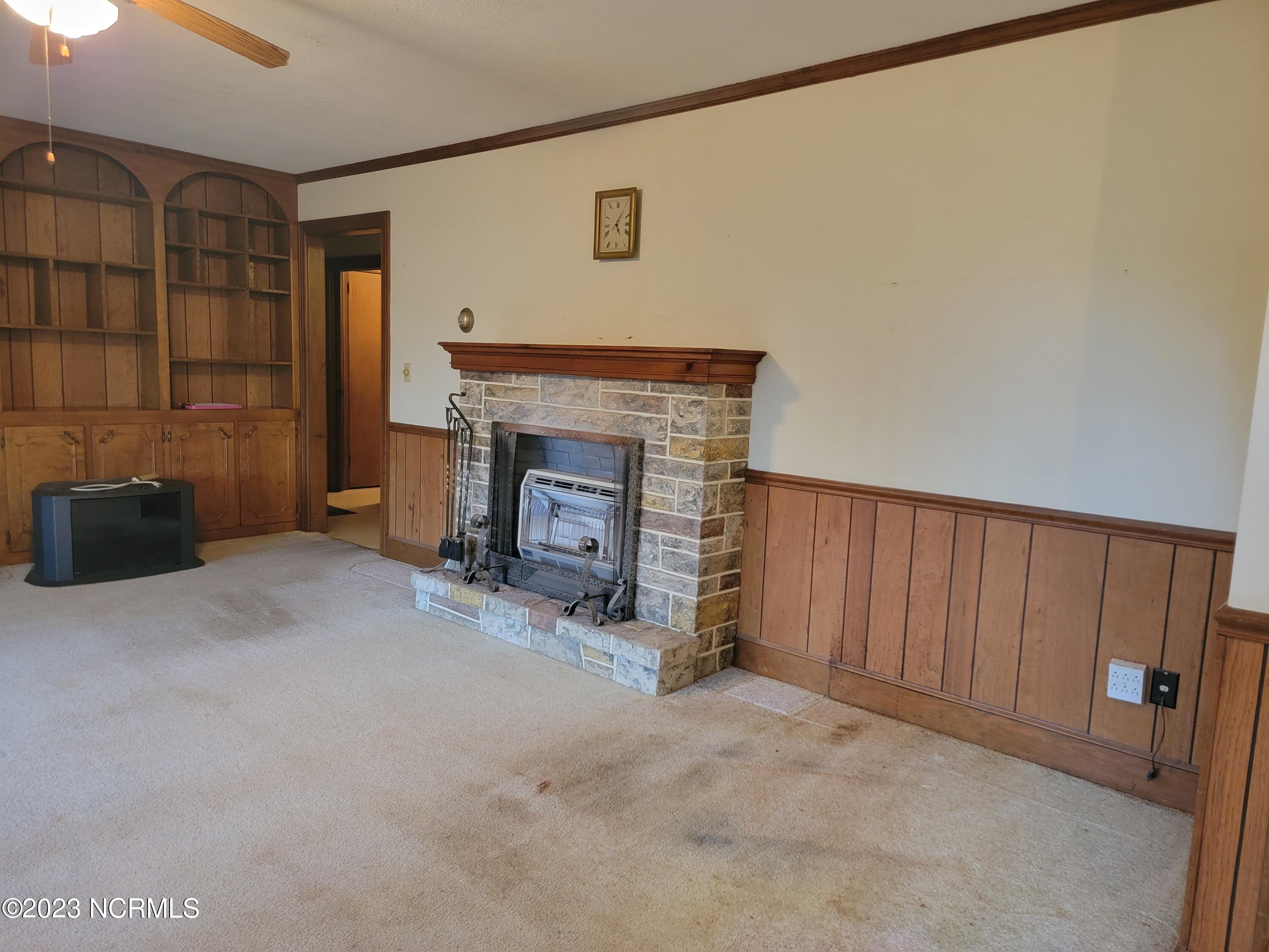 119 West Mcgowan Road Turkey, NC 28393 - Photo 7 of 20 living room