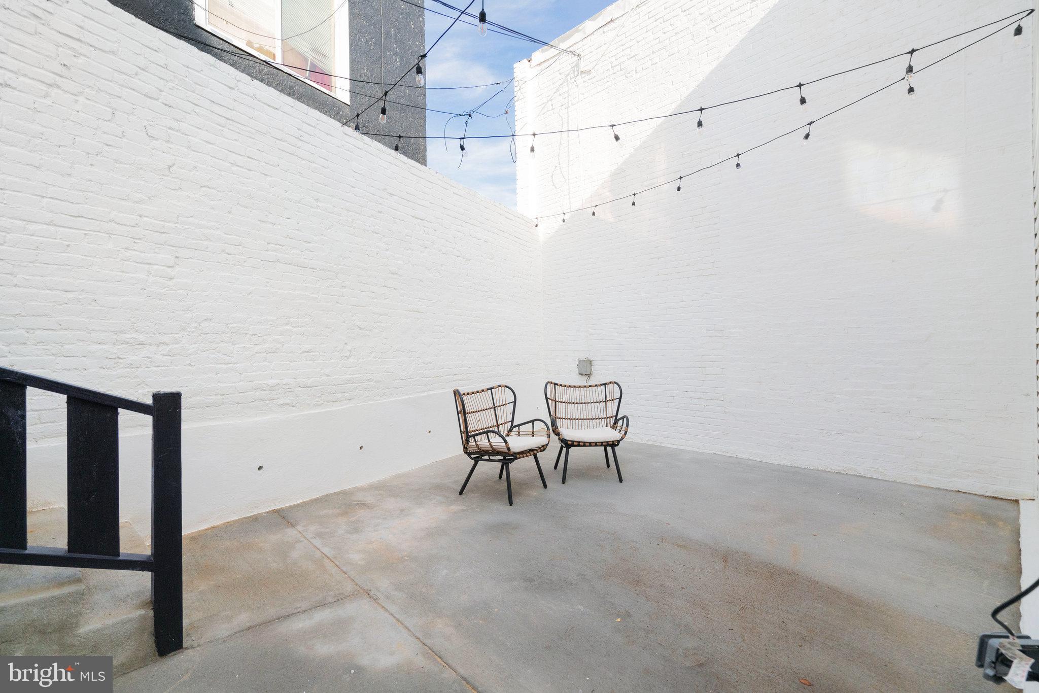 403 O Street Northwest Washington, DC 20001 - Photo 24 of 27 a view of a room with table and chairs
