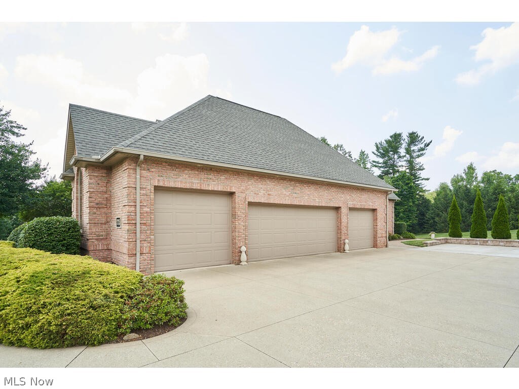 3735 Roberts Ridge Akron, OH 44333 - Photo 31 of 45 4 car attached garage