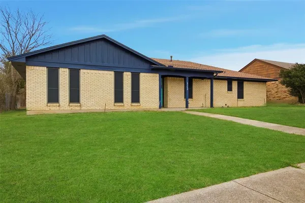 $3,245 | 3165 Darvany Drive, Dallas, TX 75220