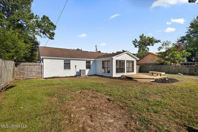 $165,000 | 2389 West Clubview Circle, Yazoo City, MS 39194