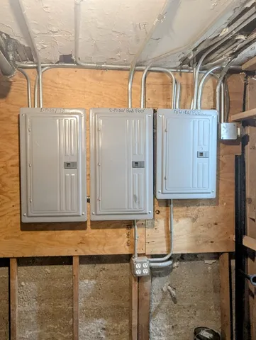 $440,000 | 4949 West Iowa Street, Chicago, IL 60651