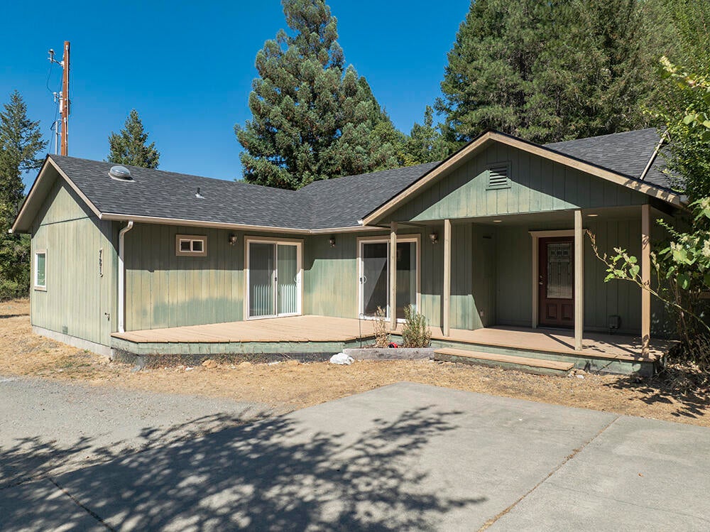 781 Cheney Creek Road Grants Pass, OR 97527 - Photo 4 of 52 4