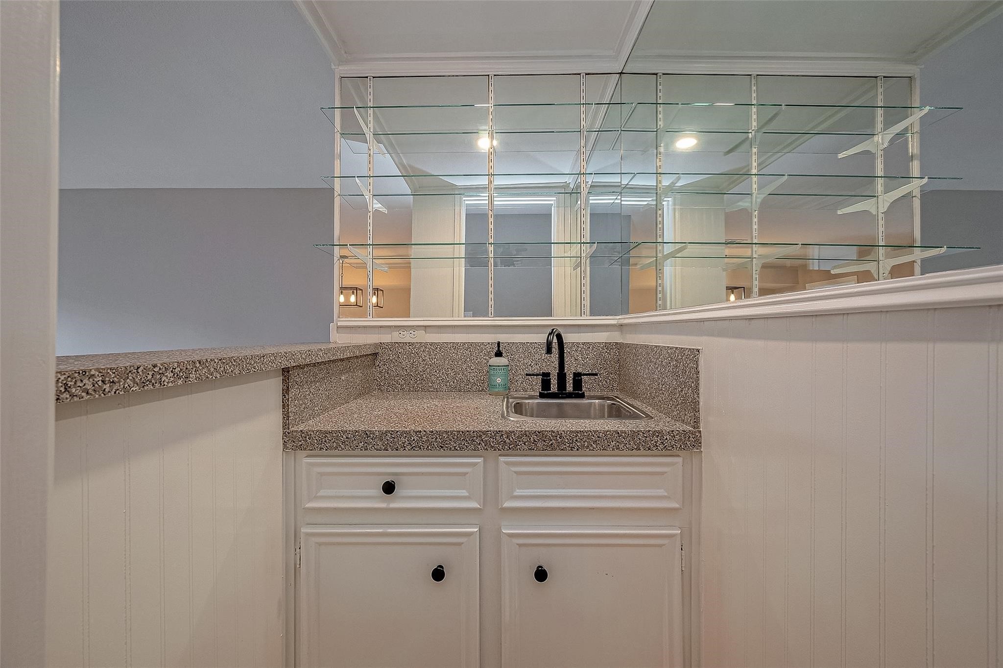 14736 Perthshire Road, Unit F Houston, TX 77079 - Photo 13 of 27