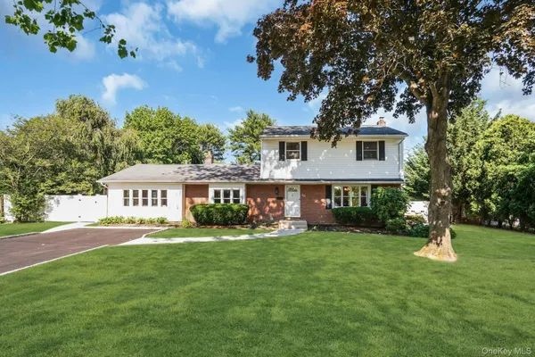 $869,999 | 30 Sarina Drive, Commack, NY 11725