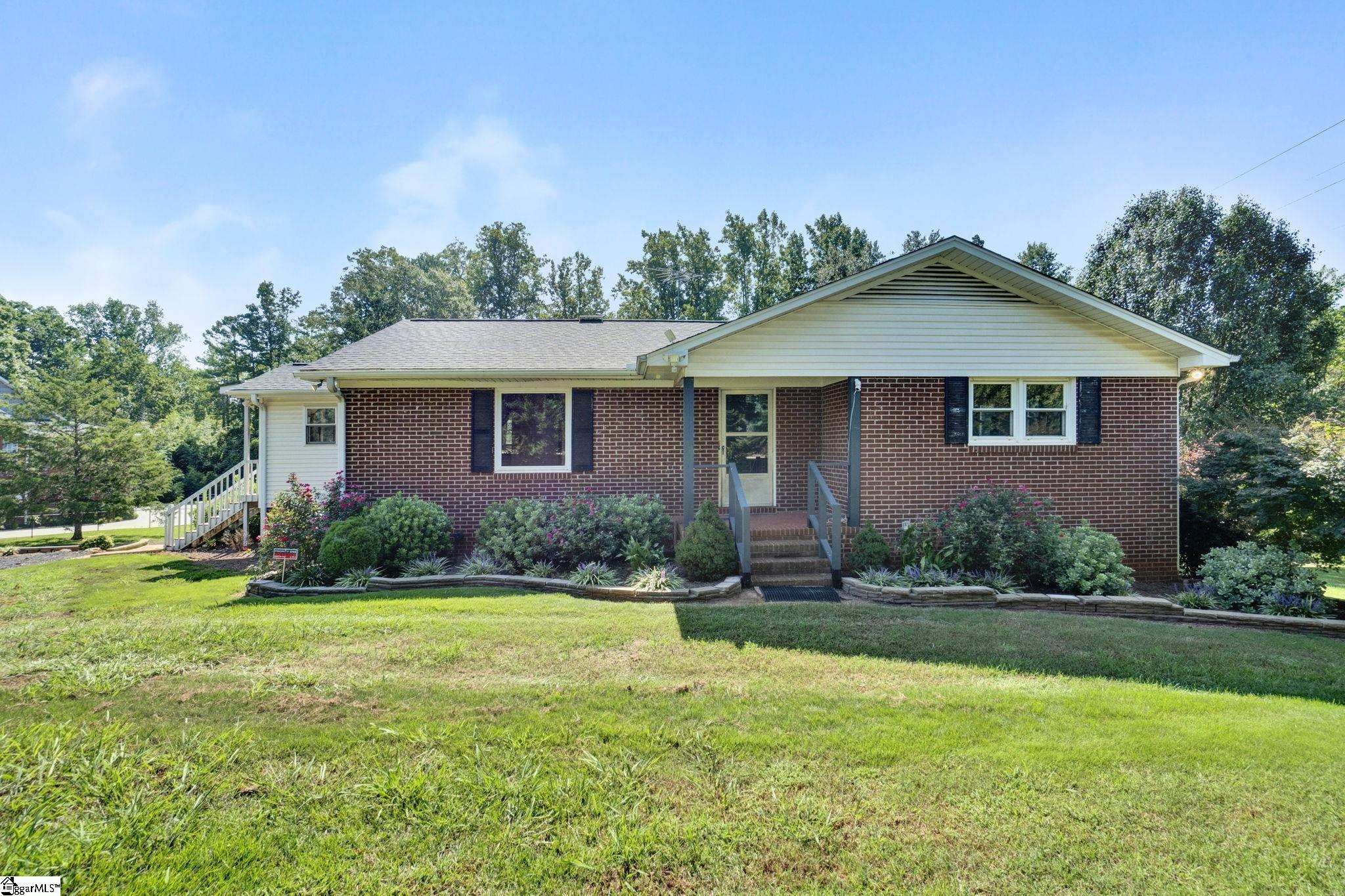 158 Hood Road Greenville, SC 29611 - Photo 1 of 35 Gallery Image 1