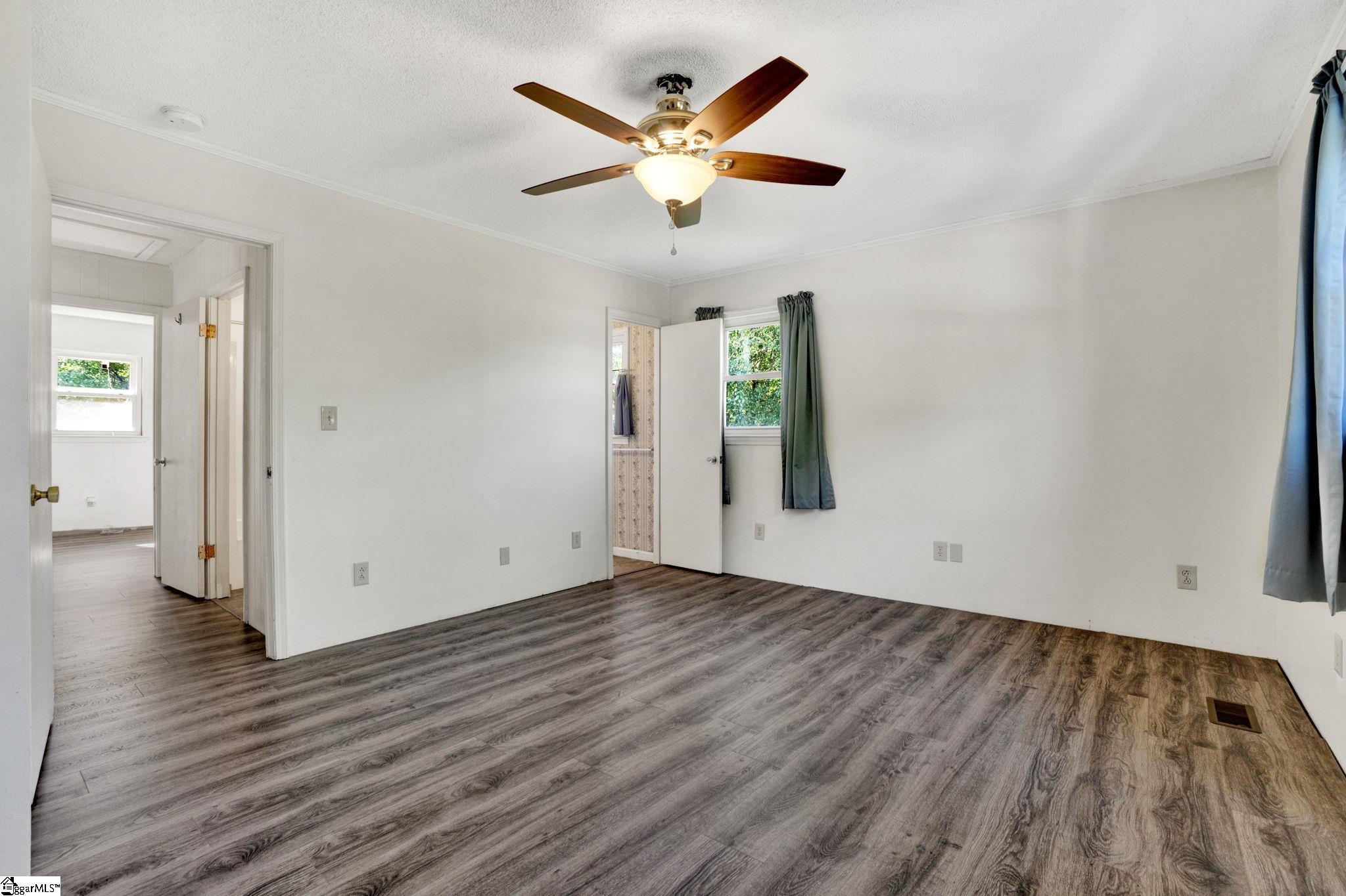 158 Hood Road Greenville, SC 29611 - Photo 13 of 35 Gallery Image 13