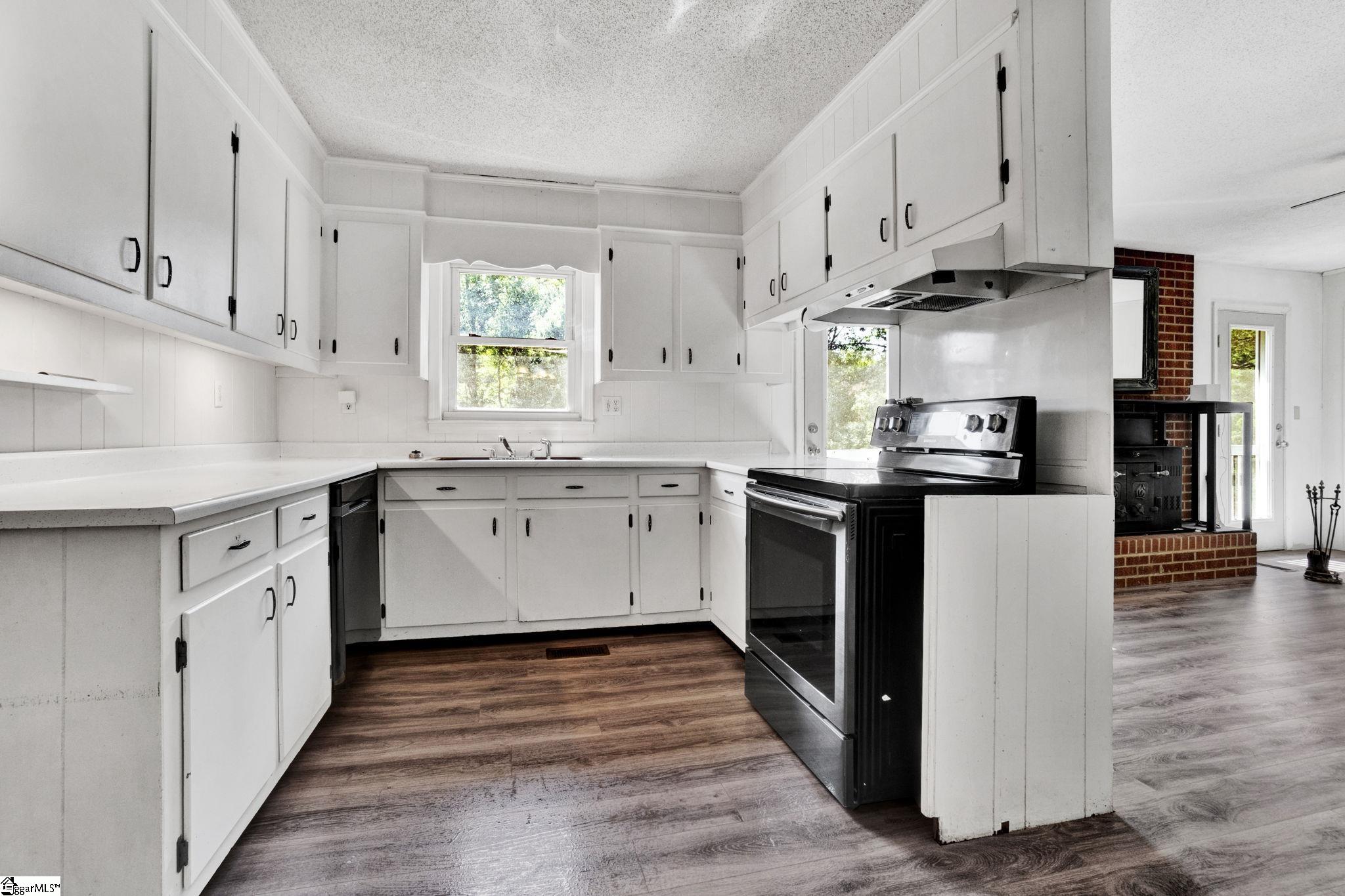 158 Hood Road Greenville, SC 29611 - Photo 18 of 35 Gallery Image 18