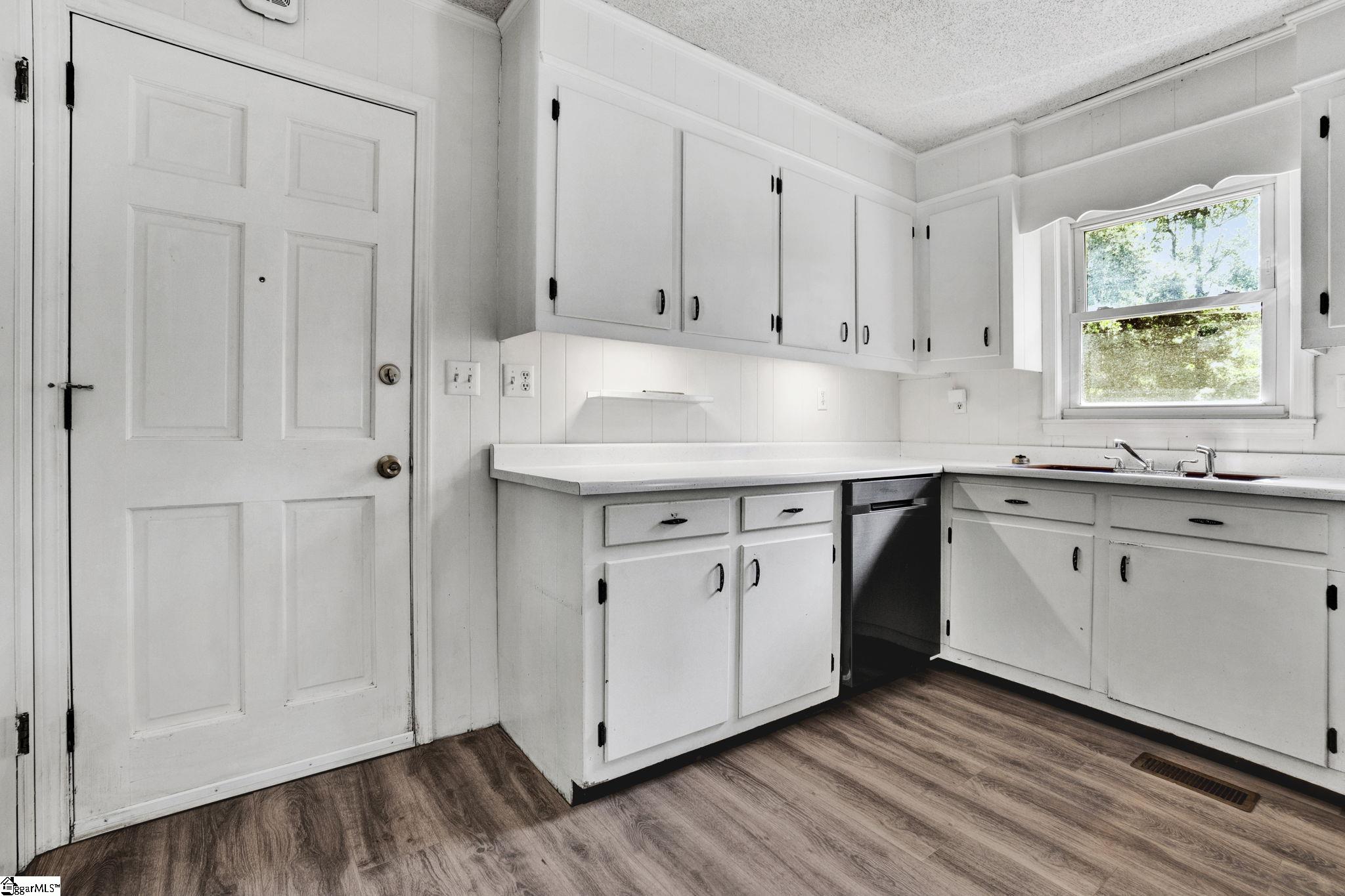 158 Hood Road Greenville, SC 29611 - Photo 19 of 35 Gallery Image 19