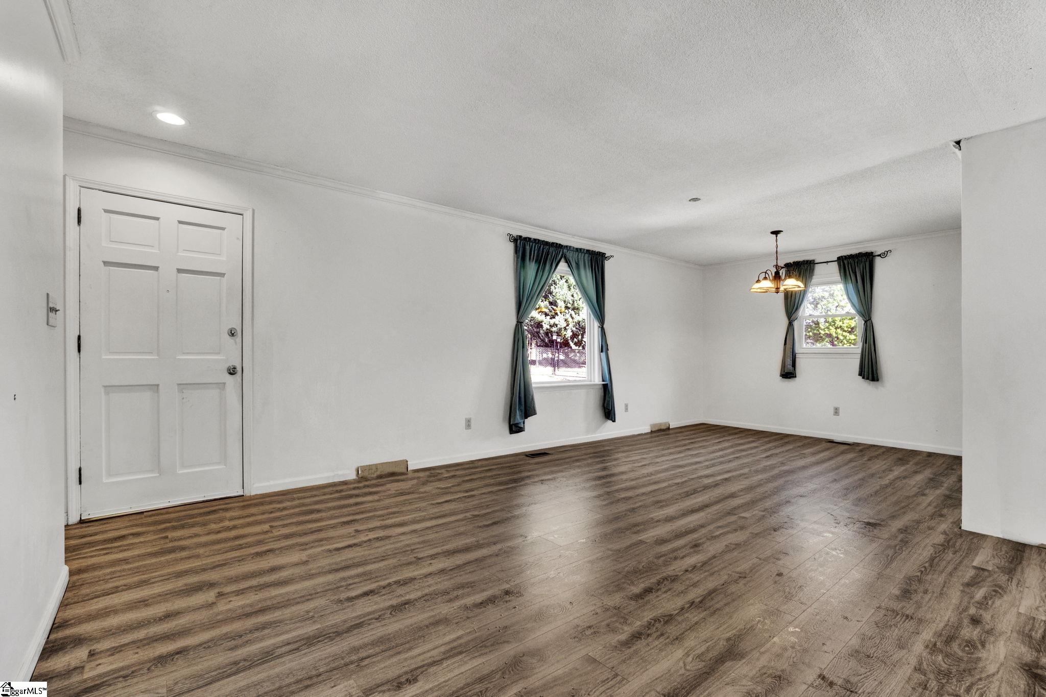 158 Hood Road Greenville, SC 29611 - Photo 2 of 35 Gallery Image 2