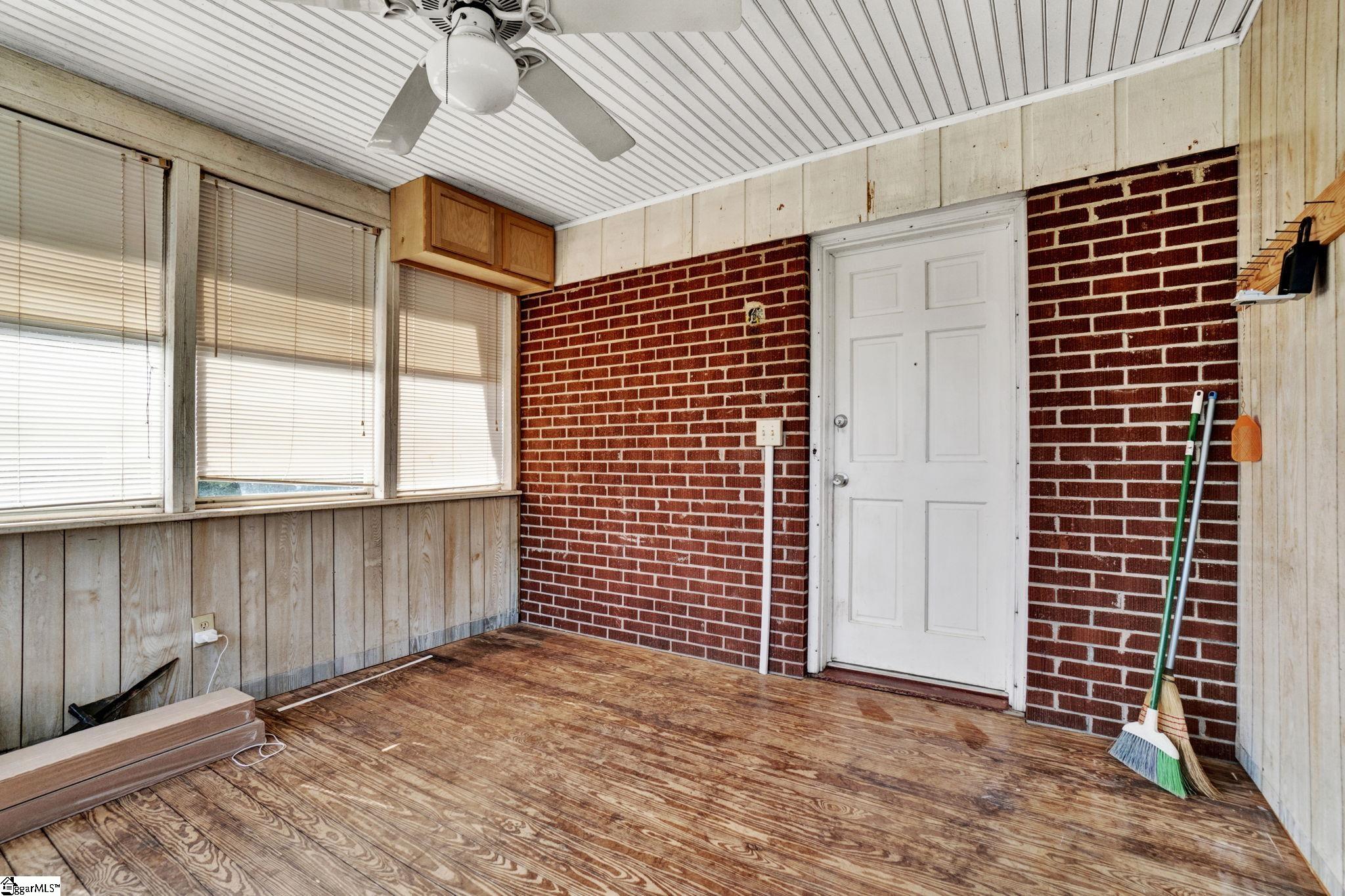 158 Hood Road Greenville, SC 29611 - Photo 24 of 35 Gallery Image 24