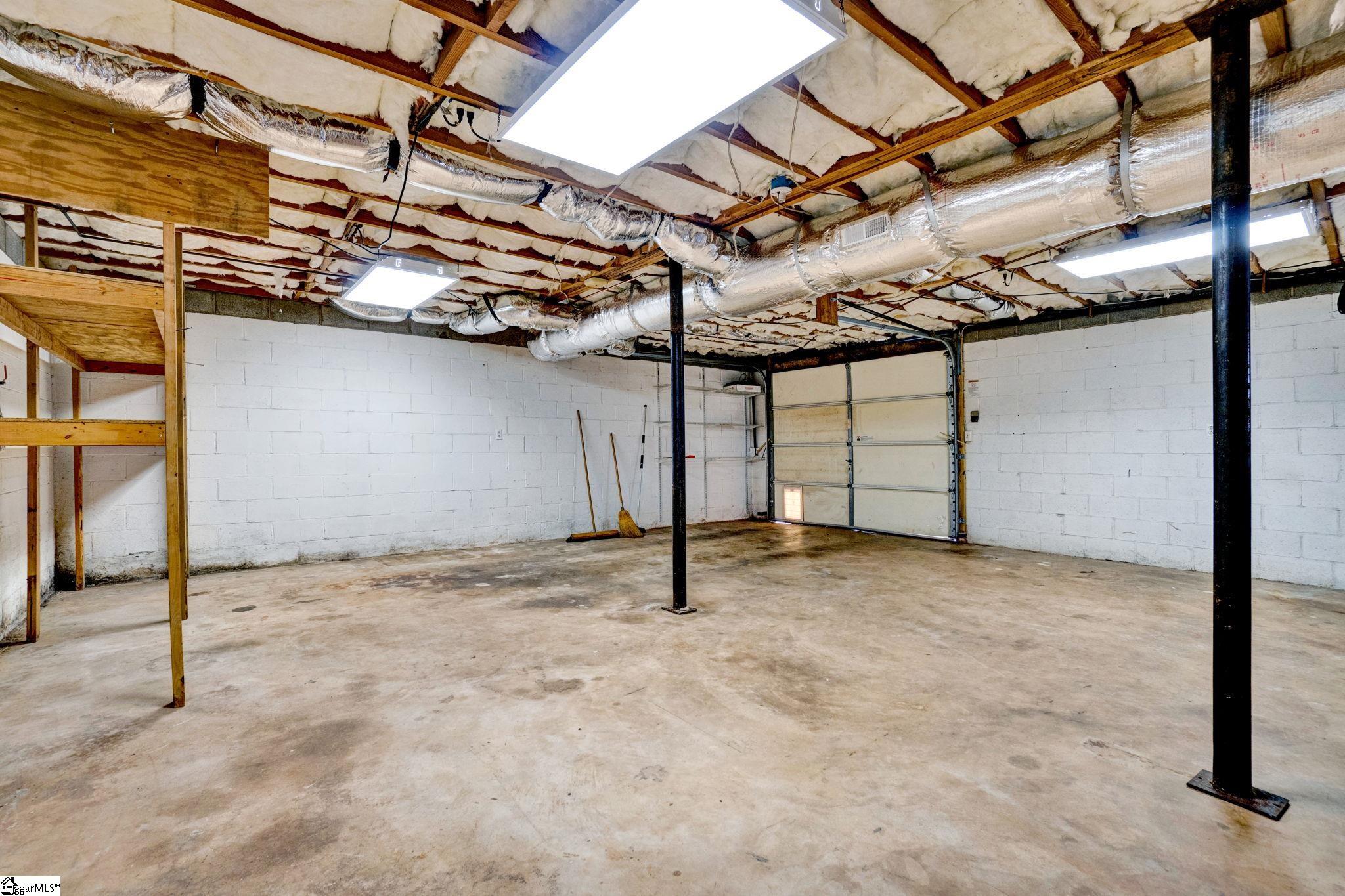 158 Hood Road Greenville, SC 29611 - Photo 25 of 35 Gallery Image 25
