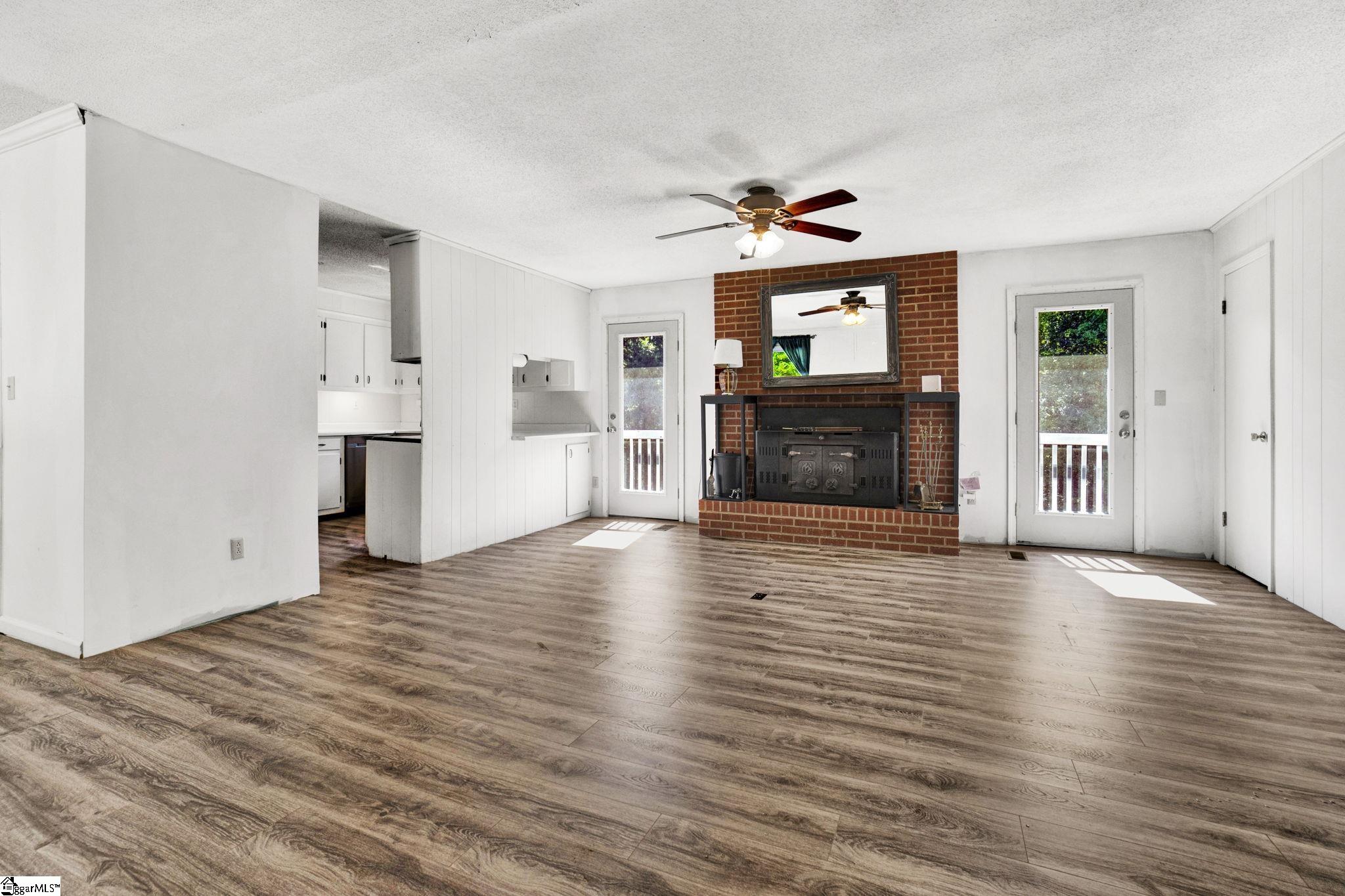 158 Hood Road Greenville, SC 29611 - Photo 5 of 35 Gallery Image 5