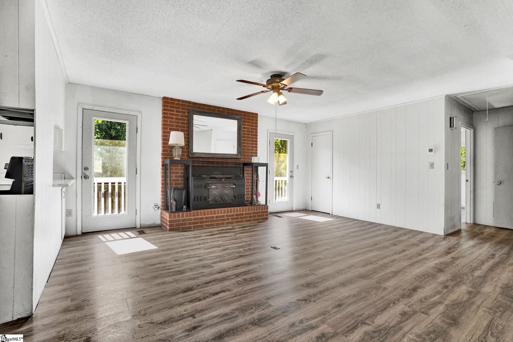 158 Hood Road Greenville, SC 29611 - Photo 6 of 35 Gallery Image 6