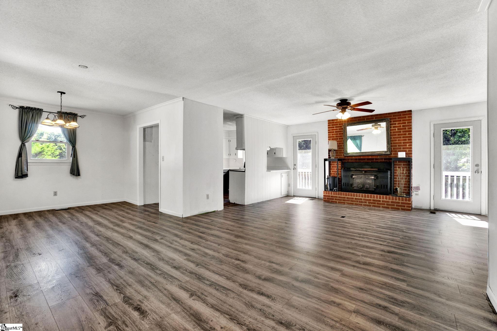 158 Hood Road Greenville, SC 29611 - Photo 7 of 35 Gallery Image 7