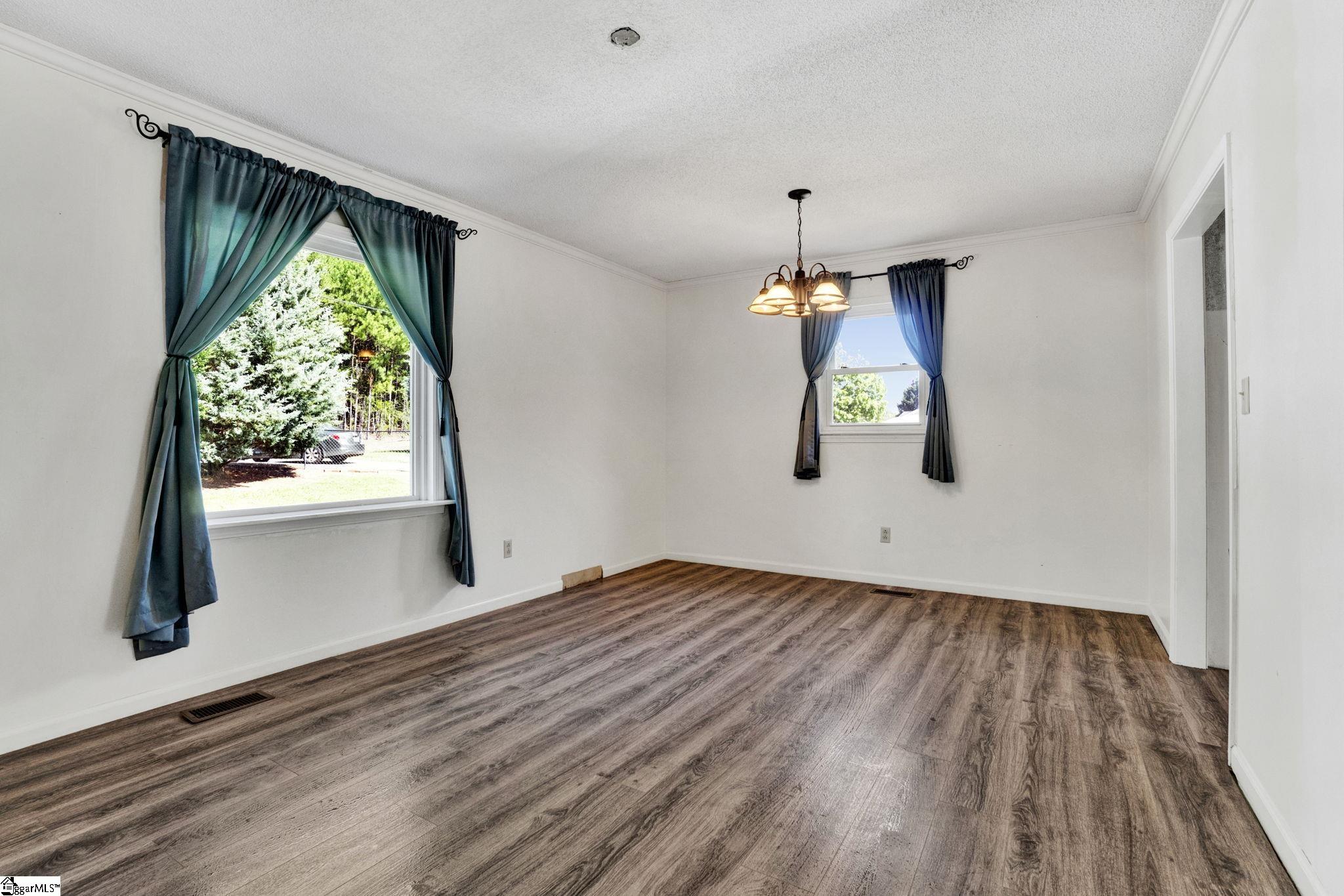 158 Hood Road Greenville, SC 29611 - Photo 8 of 35 Gallery Image 8