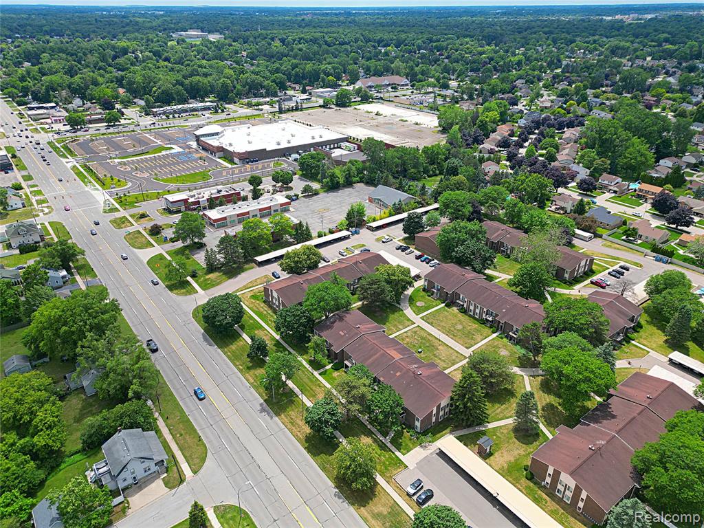 19554 Farmington Road Livonia, MI 48152 - Photo 8 of 40