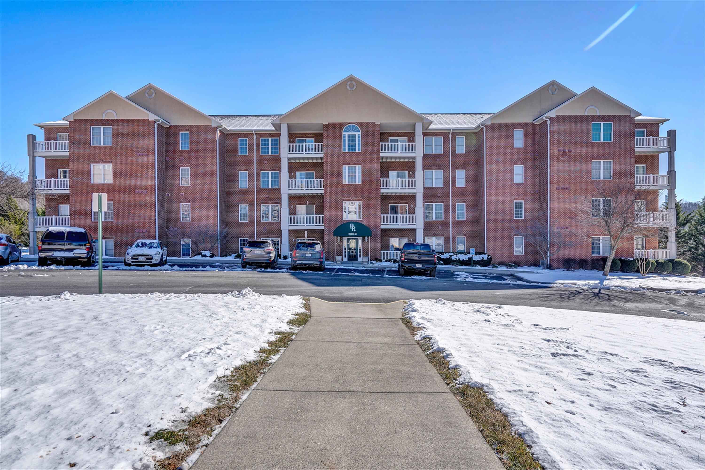 4448 Pheasant Ridge Road, Unit 402 Roanoke, VA 24014 - Photo 1 of 29 01-DSC3754