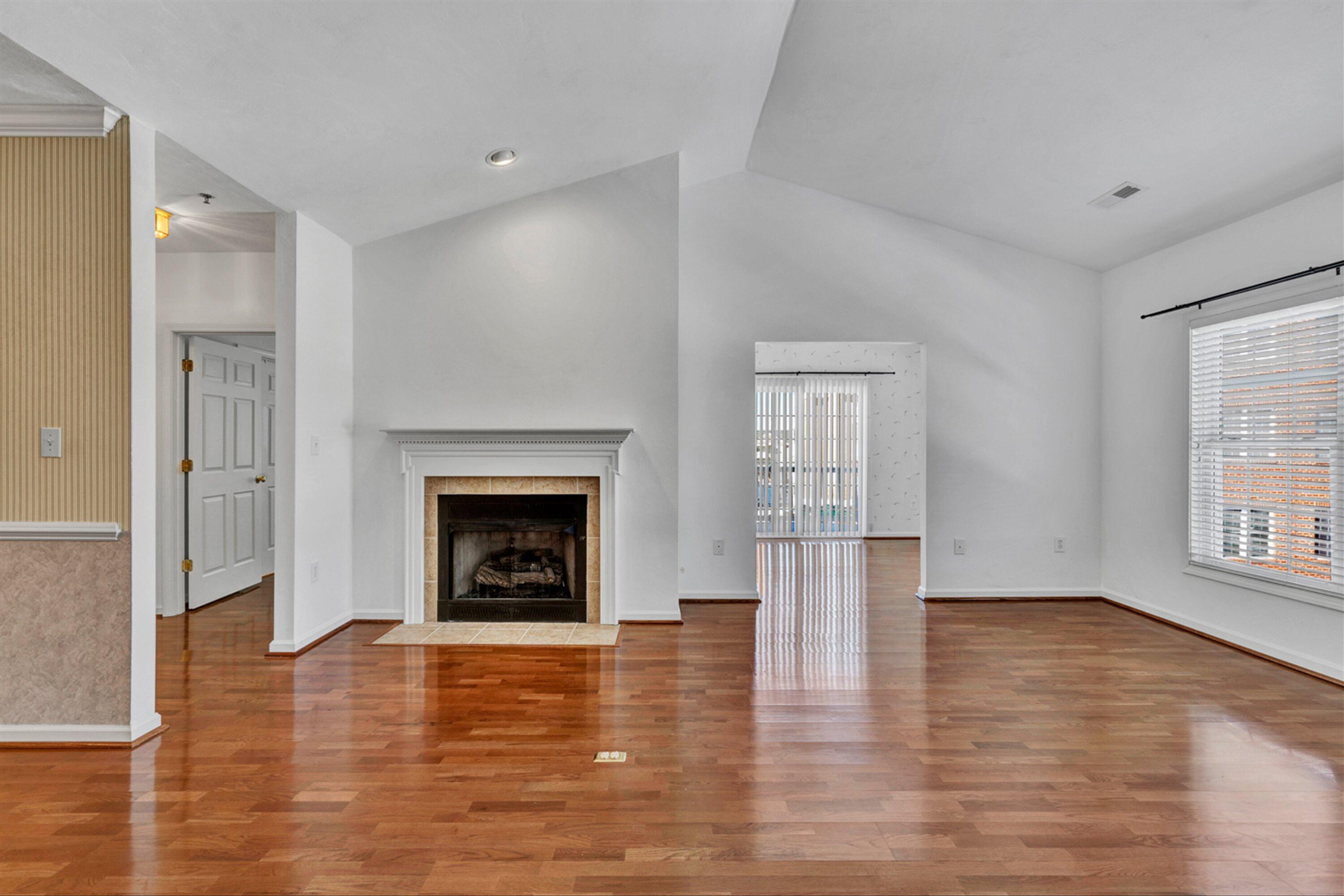 4448 Pheasant Ridge Road, Unit 402 Roanoke, VA 24014 - Photo 17 of 29 18-DSC3805