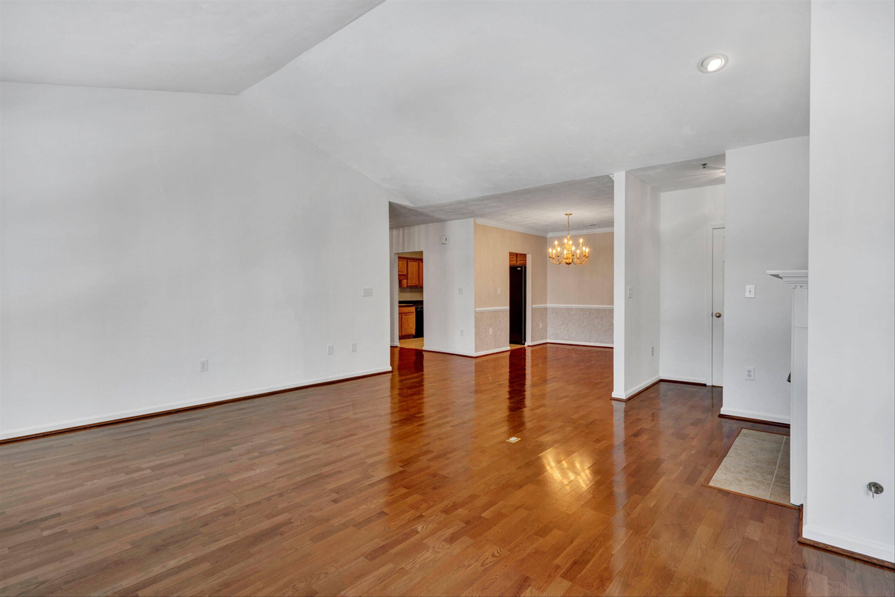4448 Pheasant Ridge Road, Unit 402 Roanoke, VA 24014 - Photo 20 of 29 22-DSC3817