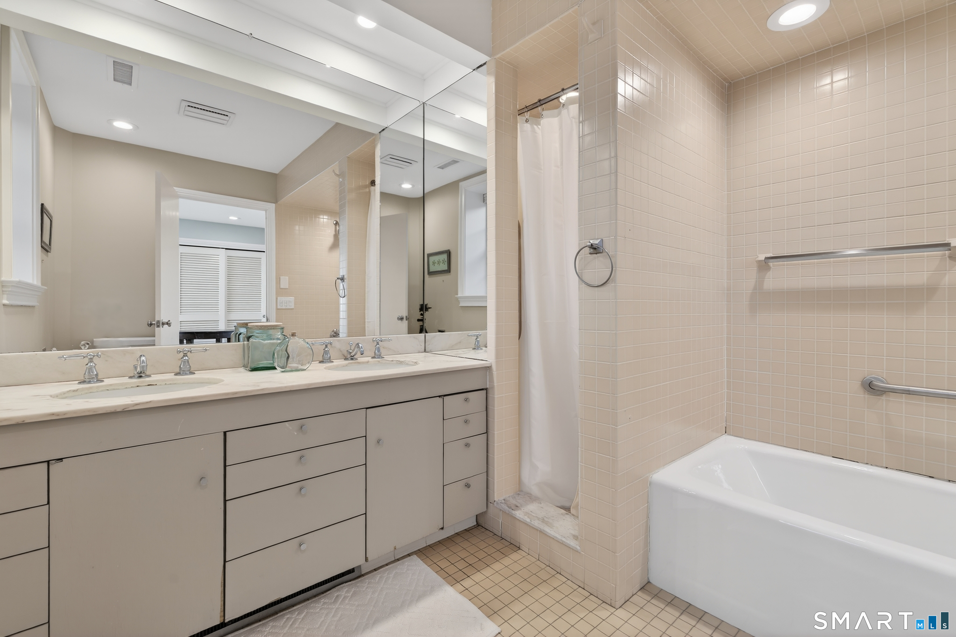 39 Vineyard Place Guilford, CT 06437 - Photo 27 of 41 a bathroom with a double vanity sink mirror and double