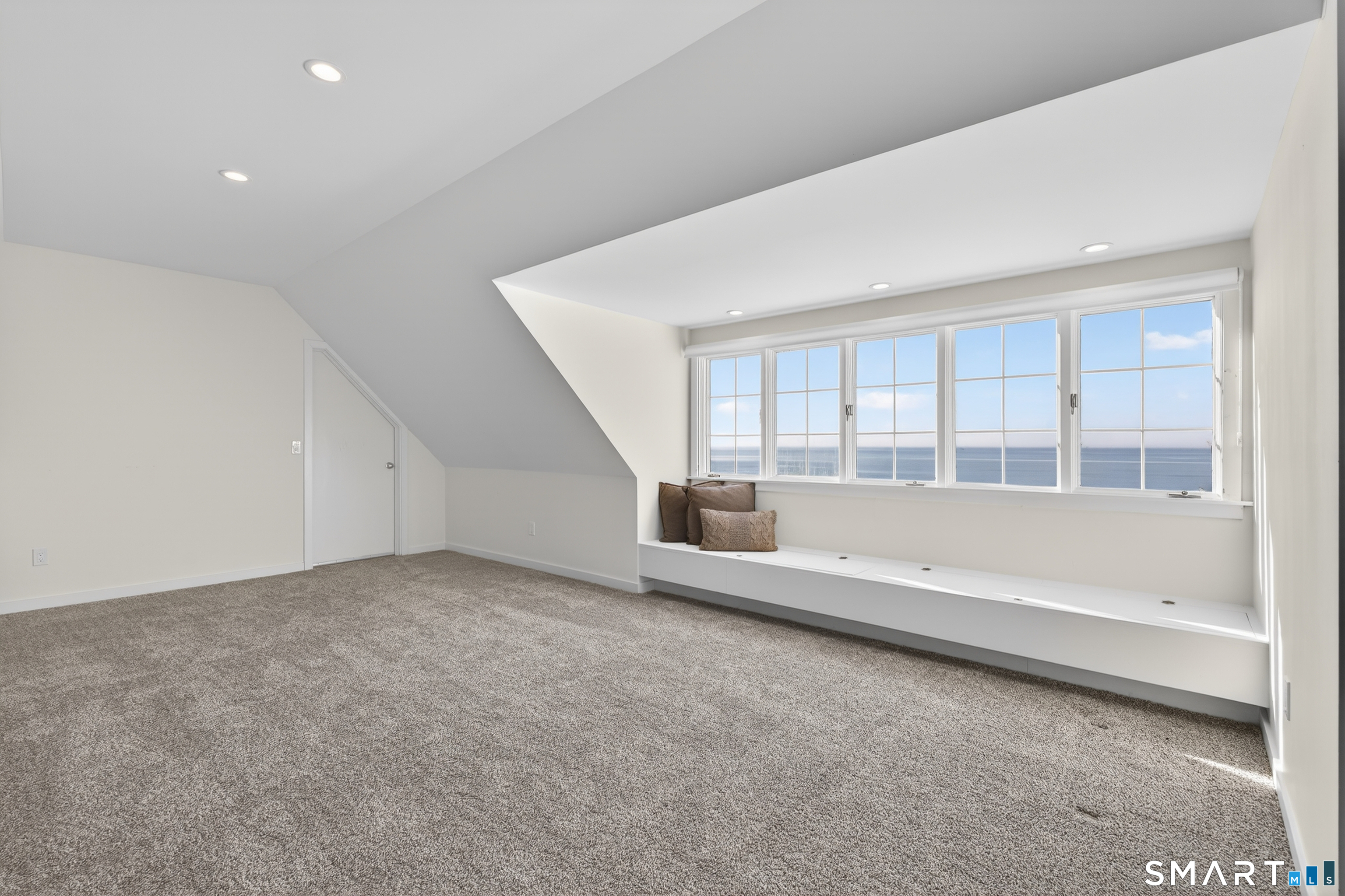 39 Vineyard Place Guilford, CT 06437 - Photo 31 of 41 an empty room with windows